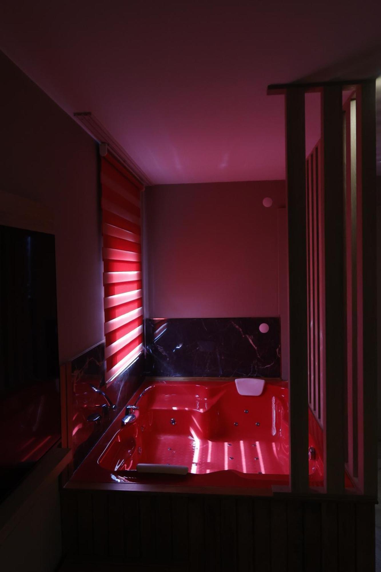 Iron Loft Hotel ウスパルタ エクステリア 写真