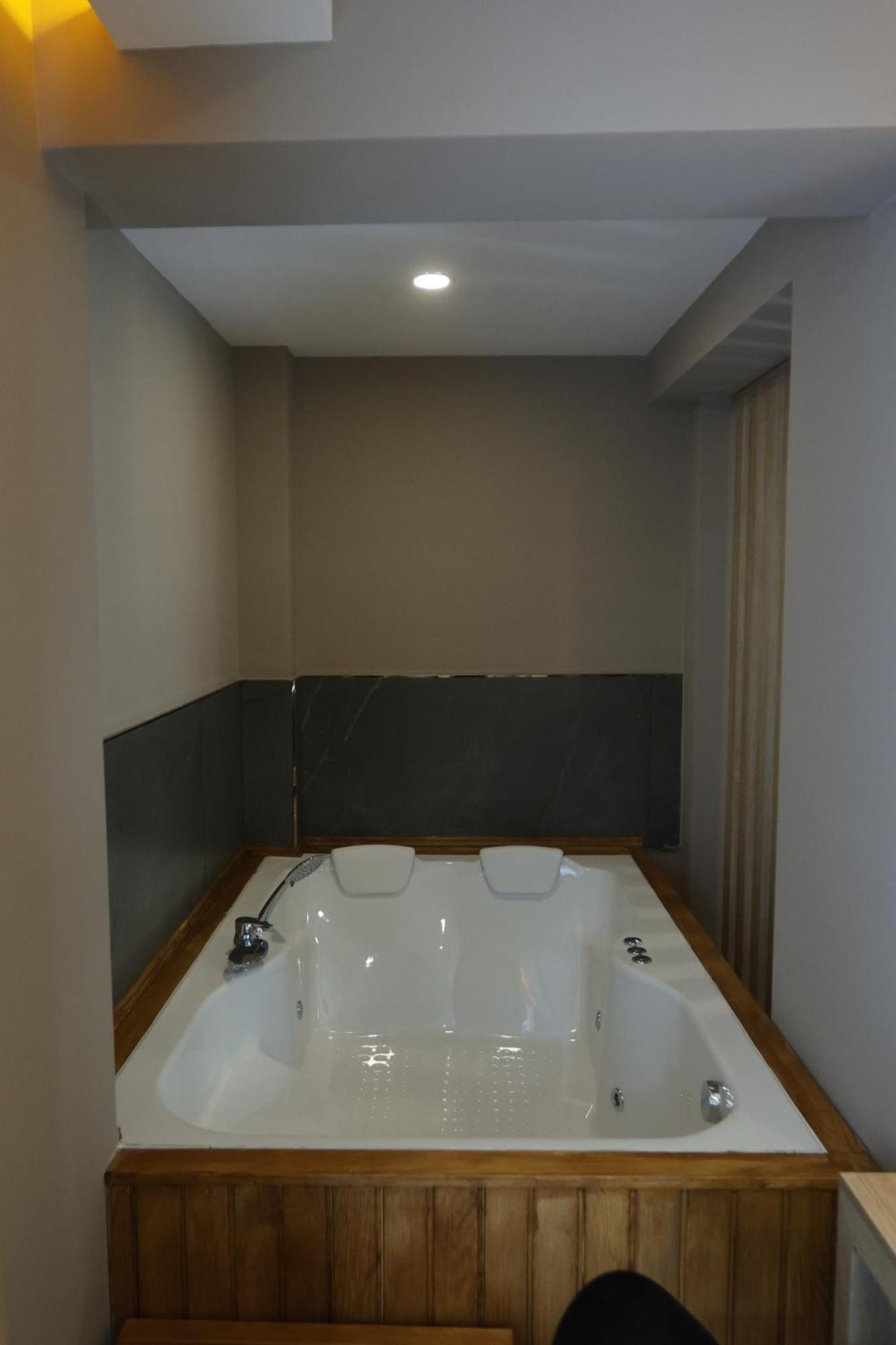 Iron Loft Hotel ウスパルタ エクステリア 写真